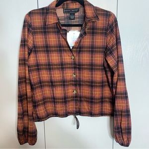 NWT. Polly & Esther. Burgundy plaid cropped flannel. Collared top w/elastic hem